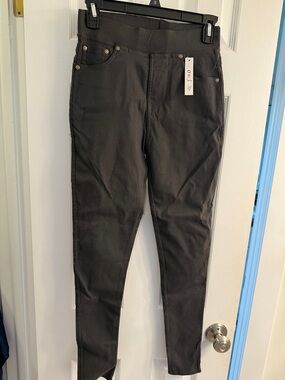 Women's Ankle-Length Cropped Pants - Black